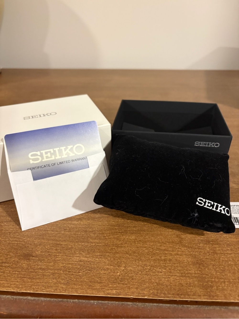 Seiko White and Black Branded Watch Box With Pillow - No Watch - Picture 3 of 4